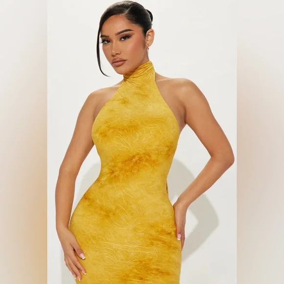 Fashion Nova Valinda Textured Maxi Dress - Yellow - Picture 2 of 3